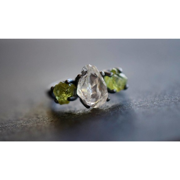 Raw peridot and clear quartz engagement ring - Picture 3 of 5